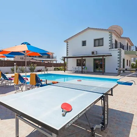 Hermes By Βίλα Πέγεια